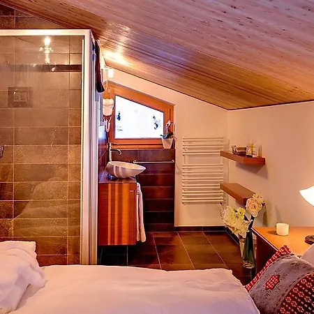 Vakantiehuis Sleeps 8 *